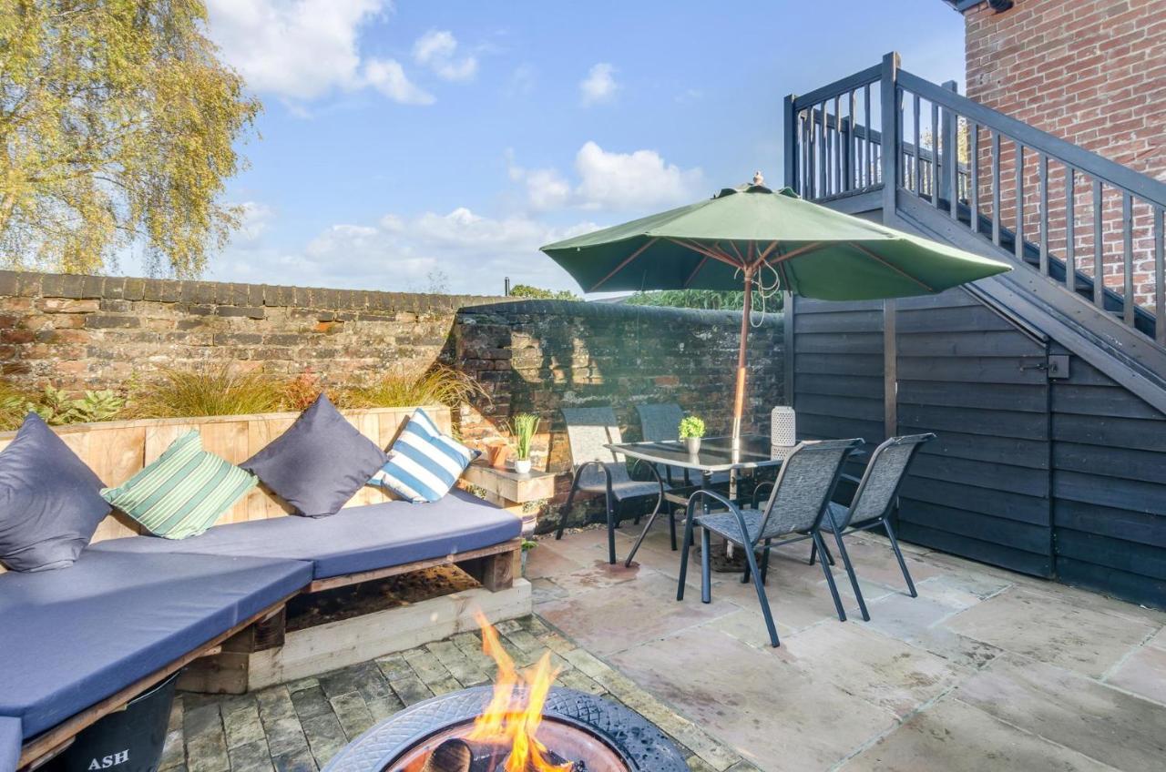 Cosy Pet Friendly Victorian Coachhouse Near Nature Walks On Norfolk Broads, With Fire Pit, Bbq & Alpacas Ranworth Exterior photo