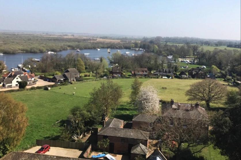 Cosy Pet Friendly Victorian Coachhouse Near Nature Walks On Norfolk Broads, With Fire Pit, Bbq & Alpacas Ranworth Exterior photo